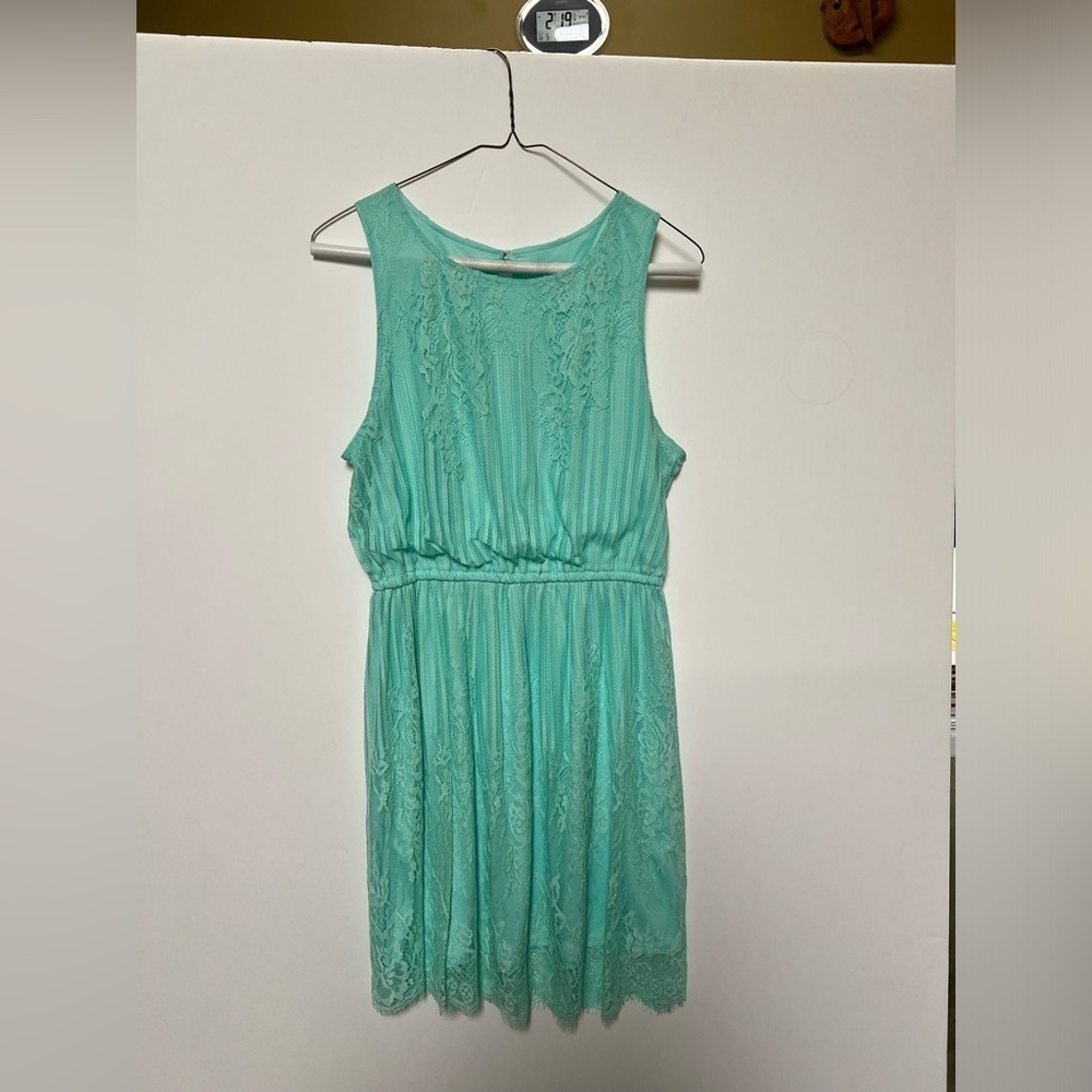 XHILARATION LACE PALE GREEN JR SIZE  M DRESS